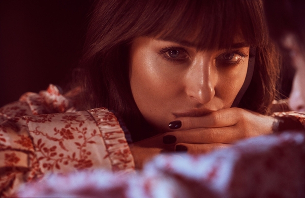 Dakota_Johnson_-_Vanity_Fair_Italy2C_December_2018-05.jpg