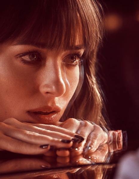 Dakota_Johnson_-_Vanity_Fair_Italy2C_December_2018-09.jpg