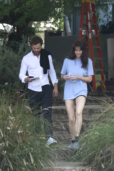 87637857_hqcelebcorner-16.jpg